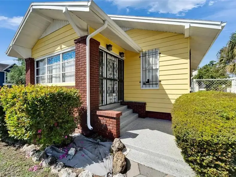 Office Suites in Hyde Park with Conference Rooms and Ample Parking