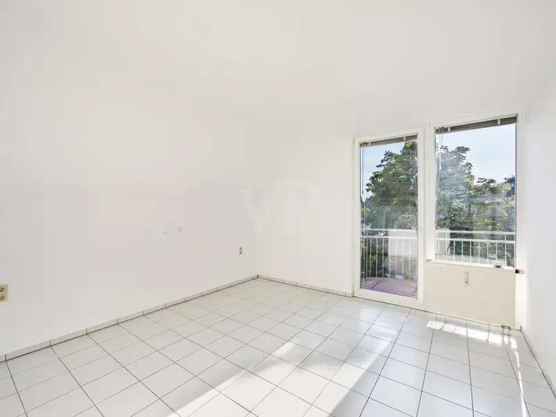 Versatile 125 Sqm Office/residential Space with Balconies in Quiet Aubing District