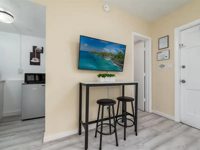 Turnkey 6-unit Airbnb Property in Prime Wilton Manors - Fully Renovated and Furnished