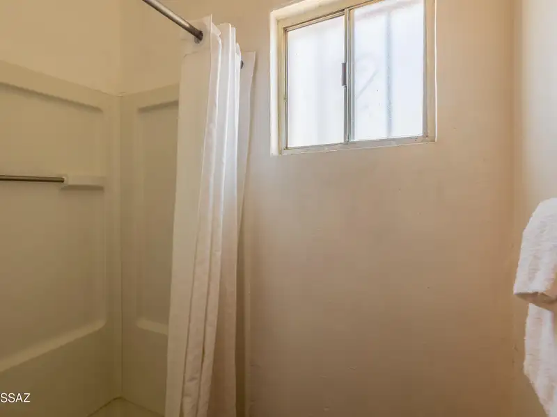 Well-maintained 18-unit Motel Near Tucson Airport with Rv Spaces and Ample Parking
