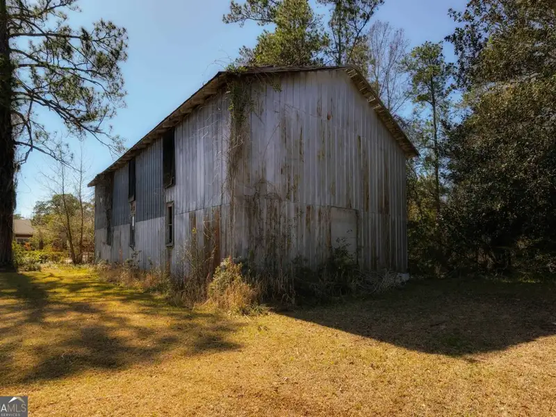 4-acre Commercial Property with Antique Shop and Warehouse on Us Hwy 17, Woodbine