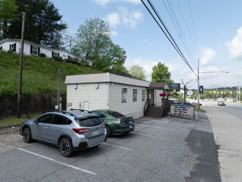 Prime Commercial Space in Clyde with High Visibility and Parking