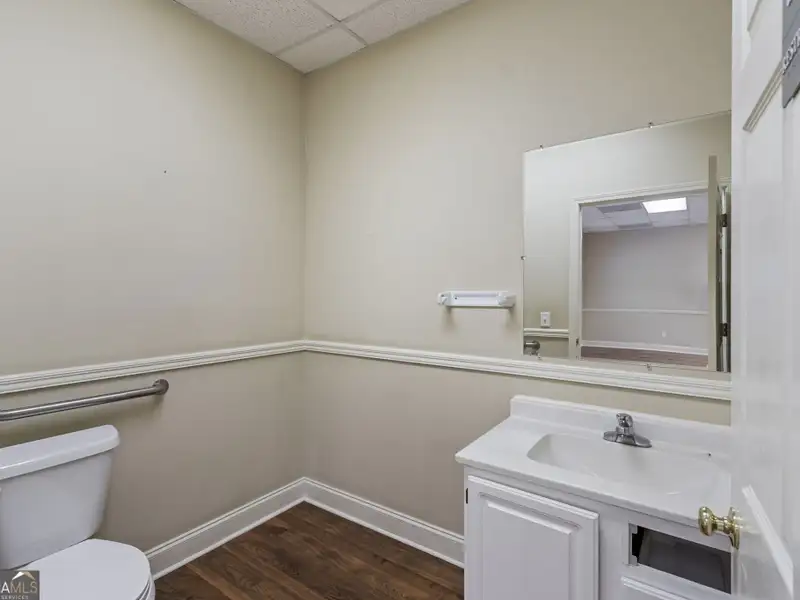 Versatile 7,900+ Sq Ft Medical Office Building in Prime Location Near Hospital