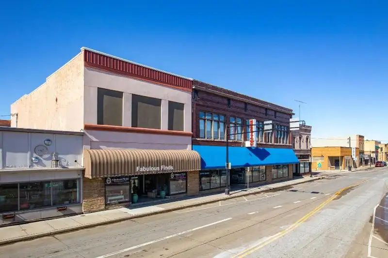 Prime Retail Space on Oregon Street, Oshkosh – 5000+ Sq Ft, Recent Updates