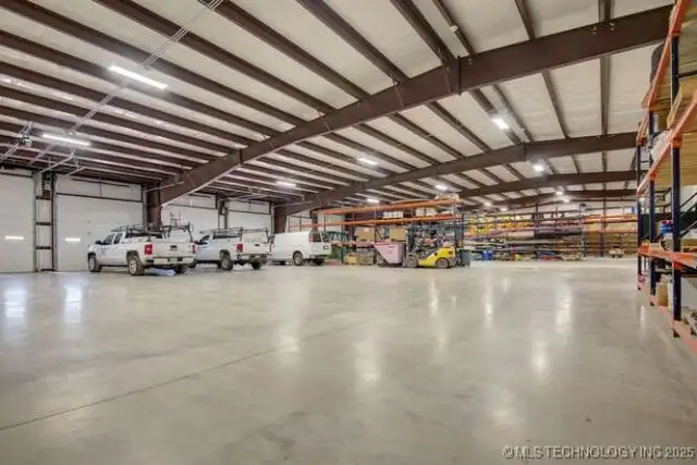 Modern Office/warehouse for Lease in Commercial General Zone - 22,080 Sf Total Space