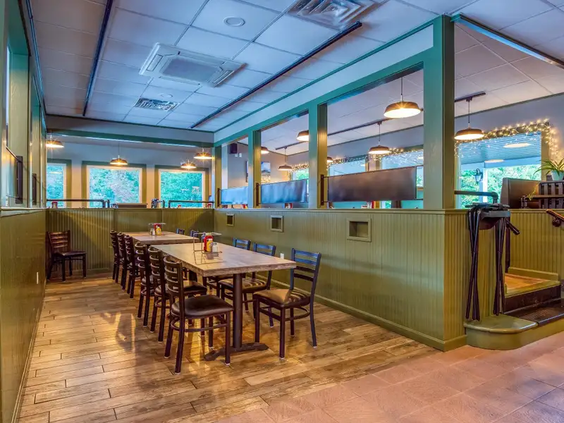 Newly Renovated Pizza and Italian Restaurant on Busy Highway with River Views
