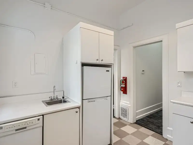 Fully-leased Culinary Investment: 10 Kitchen Stations in Central Location