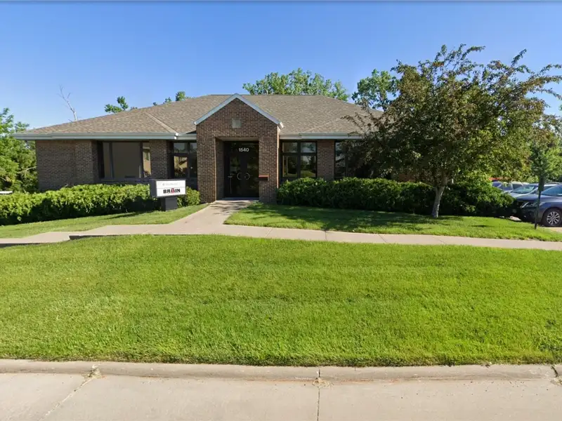 Professional Office Space with 5 Offices in Prime Ne Location Near I-380