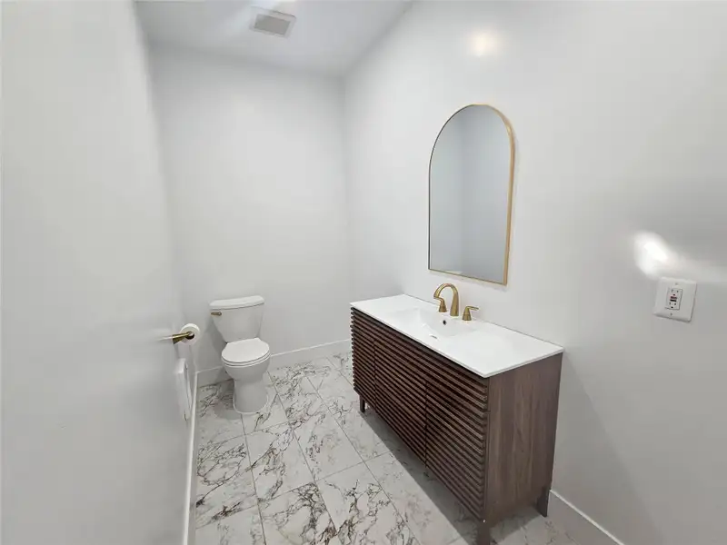 Upscale Private Office Spaces in Restored Monticello Building with Utilities Included