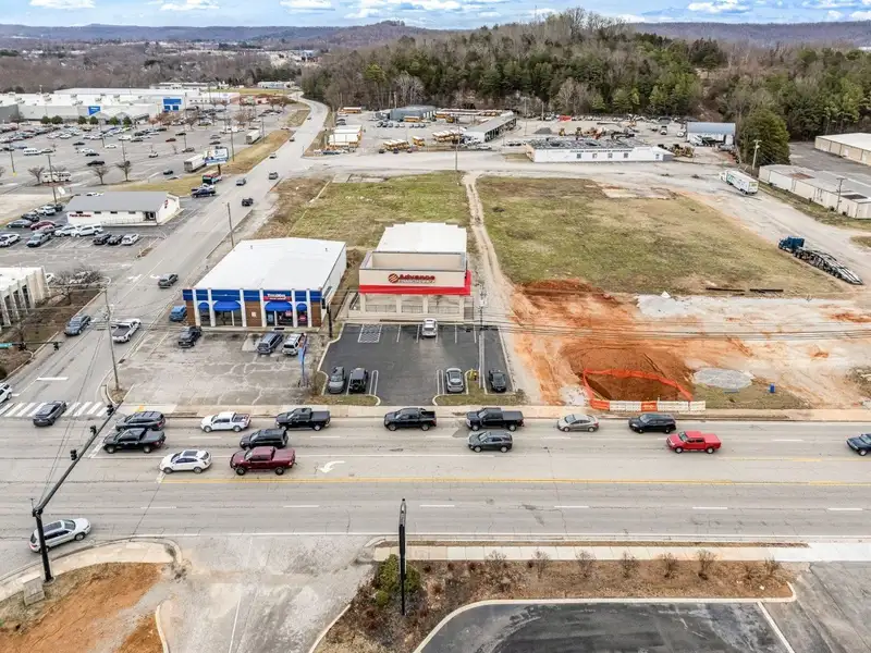 Commercial Building in High Traffic Area Near I-40 Exit 287 - 3657 Sq Ft