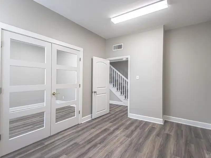 Remodeled Commercial Building Near I-630, Downtown Little Rock – Ideal for Office or Apartment