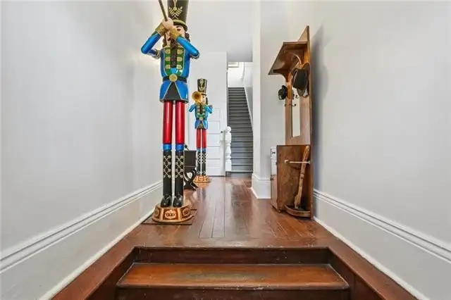Spacious 2 Bed, 2 Bath Apartment with Balcony on Prytania Corridor