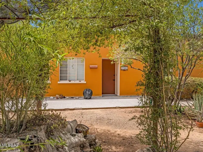 Fully Renovated Multi-family Property in Miramonte Neighborhood with 6 Apartments
