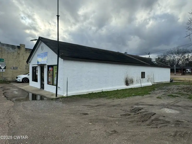 Newly Remodeled Liquor Store in Gates - Exclusive Opportunity