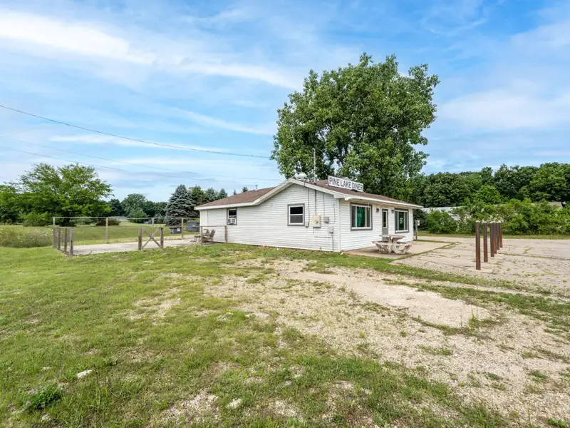 Cozy Diner with Pole Barn on 3 Acres Across from Pine Lake