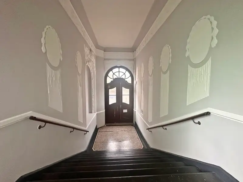 Spacious 249 M² Commercial-residential Unit in Historic Mühlhausen Villa