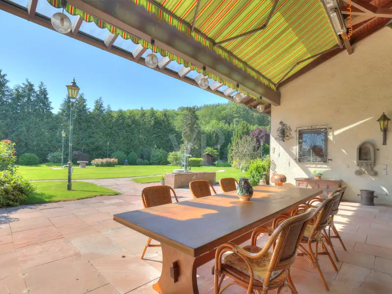 Spacious 34,000 M² Stud Farm Property with Main House, Pool, and Guest Accommodations