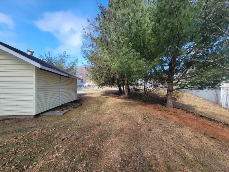 Mixed-use Property in Prime Location with Residential and Commercial Potential