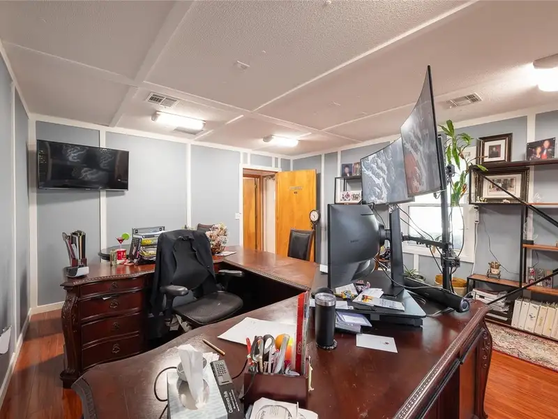Versatile 2,500+ Sq. Ft. Office Building in High-traffic Orlando Location