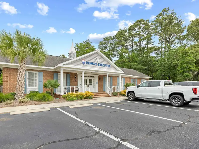 Standalone Commercial Building with Drive-thru in High-traffic Pawleys Island Location