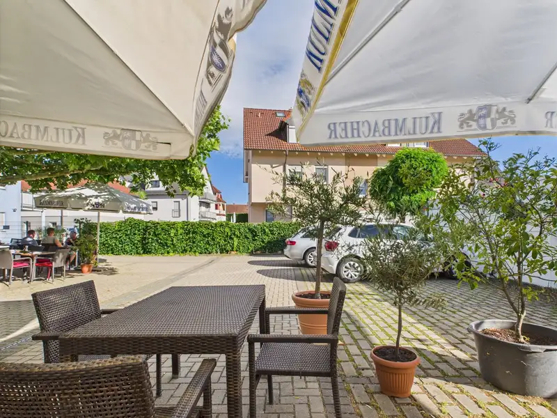 Versatile Restaurant with Garden and Residential Units in Prime Location