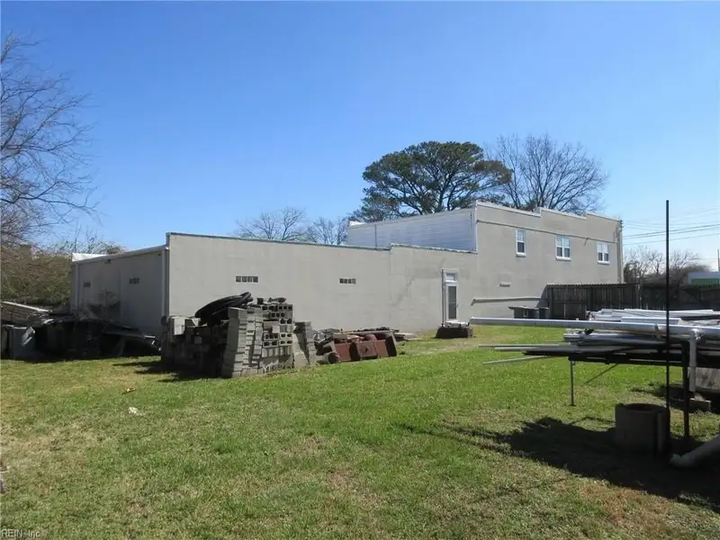 2-story Commercial Building with Office, Warehouse, and Apartments in W Pembroke