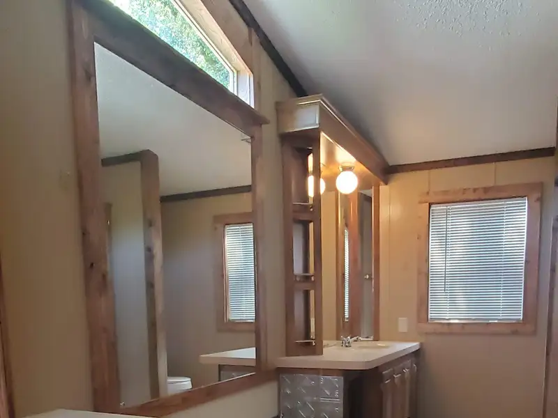 Income-producing Duplex in Ingram, Tx with Positive Cash Flow and Privacy Fencing