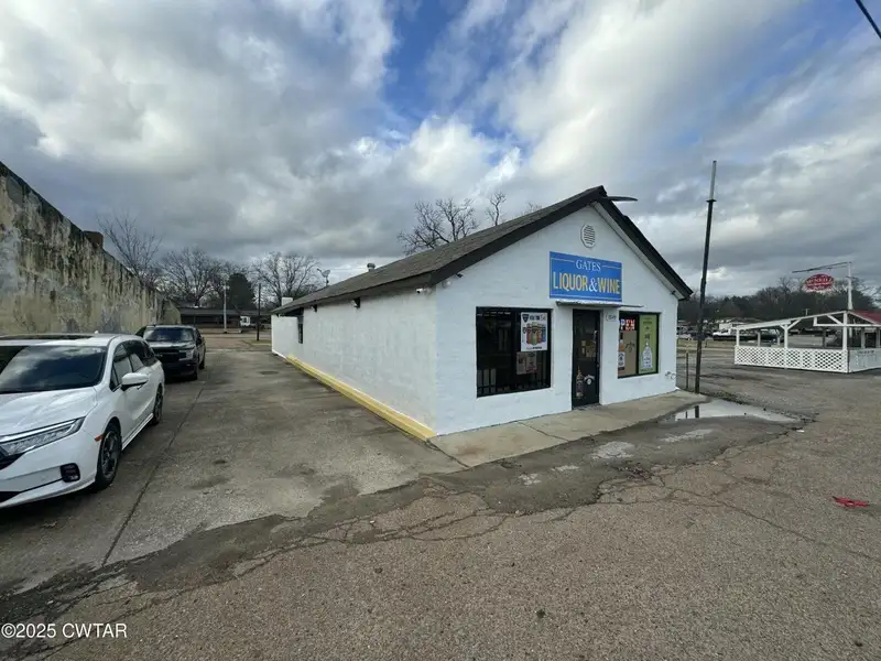 Newly Remodeled Liquor Store in Gates - Exclusive Opportunity