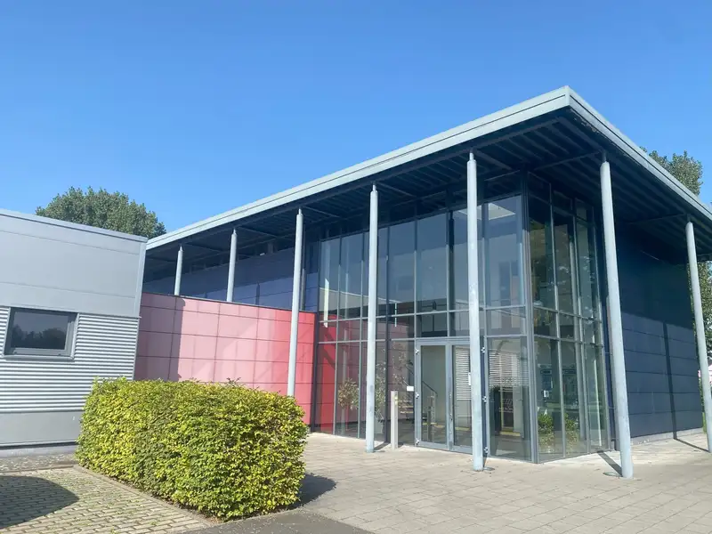 12,827 M² Commercial Property with Office and Warehouse on the Spree River