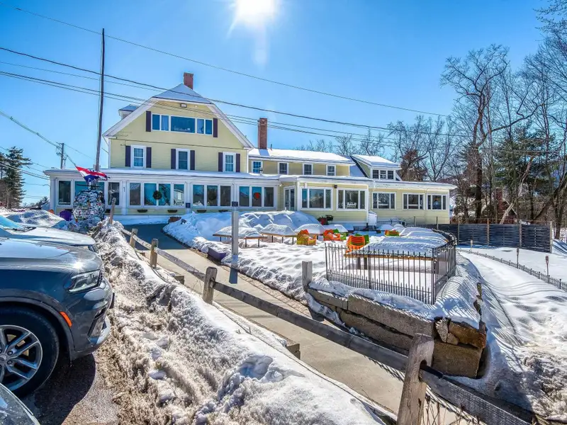 Multi-use Property with Restaurant, Brewery, and Guest Rooms Near Mt. Washington