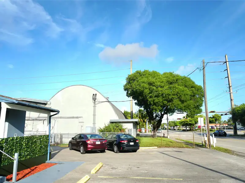 Turnkey Multifamily Investment: 8 Furnished Studios & 2/2 Apartment Near Las Olas