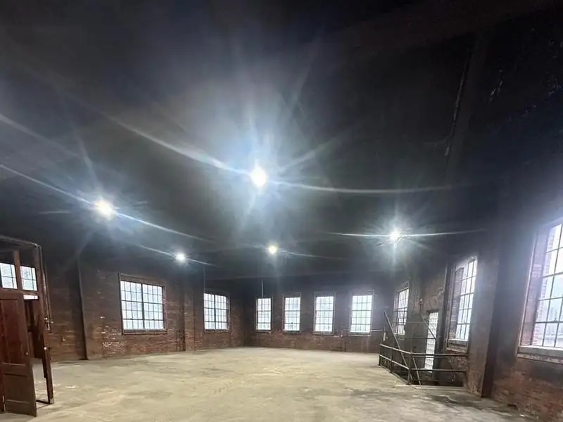 Industrial Building with 6 Bay Truck Repair Facility on 1.47 Acres Near Downtown