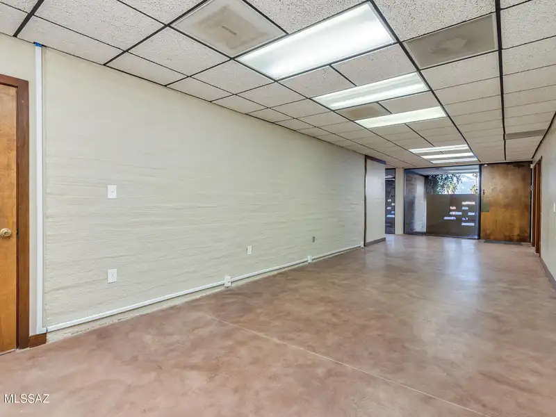 2,975 Sqft Office Space for Sale in Prime Broadway and Wilmot Location with Parking Lot