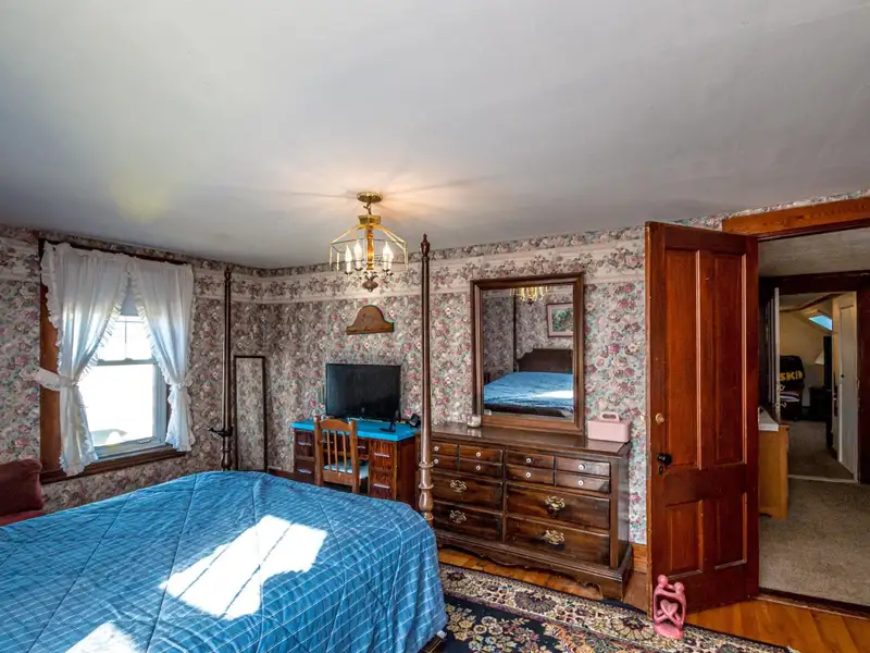 Du Bee Inn: Versatile Bed-and-breakfast with Mountain Views in the Great North Woods