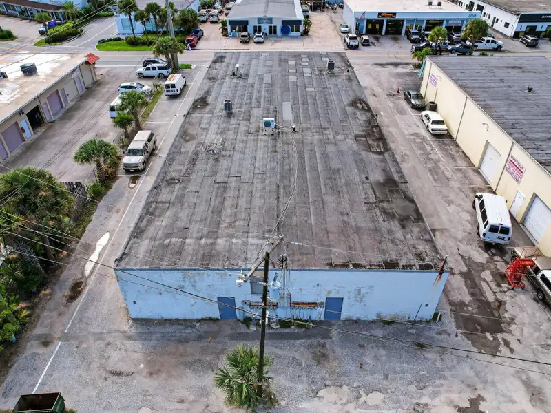 Versatile 2,700 Sf Flex/industrial Condo Units in Jupiter's Industrial Corridor