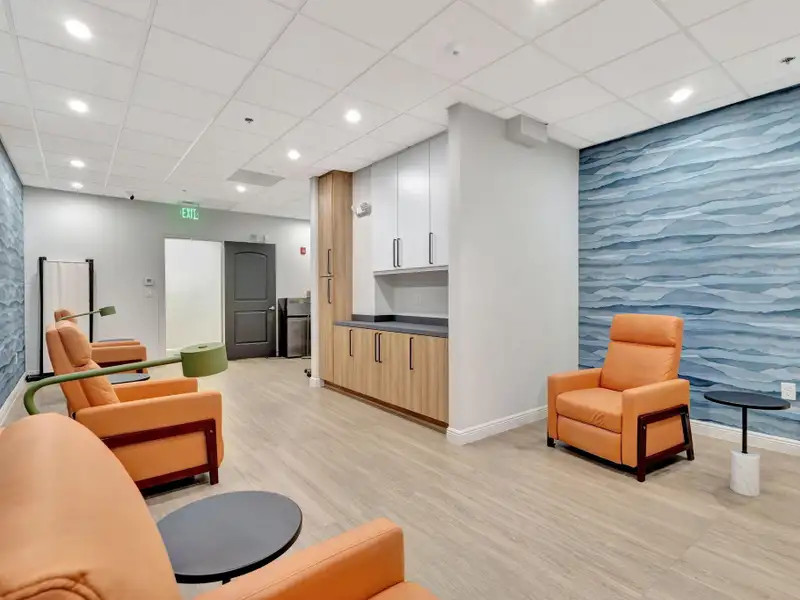 Renovated 5,194 Sf Commercial Building on Federal Highway, Delray Beach