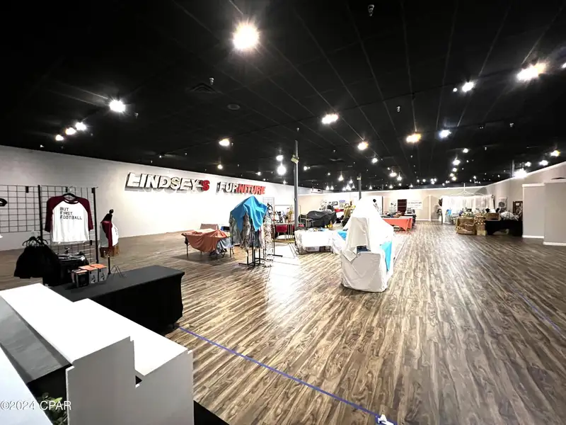 Prime Commercial Lease Opportunity in Bay County - 77,596 Sf Building with Flexible Uses