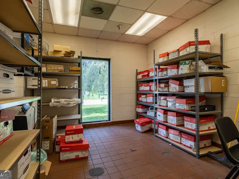 Industrial Warehouse with Food Quality Standards and Office Space in Prime Location