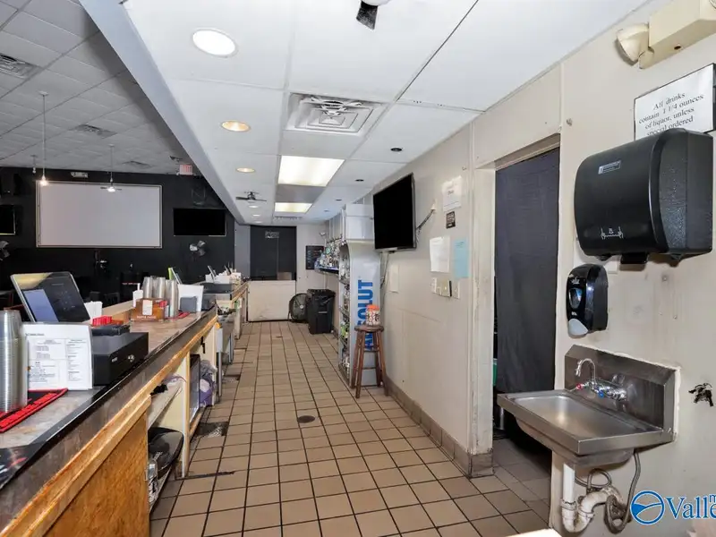 Commercial Property in Mid City Huntsville - Versatile Space with Kitchen and Offices
