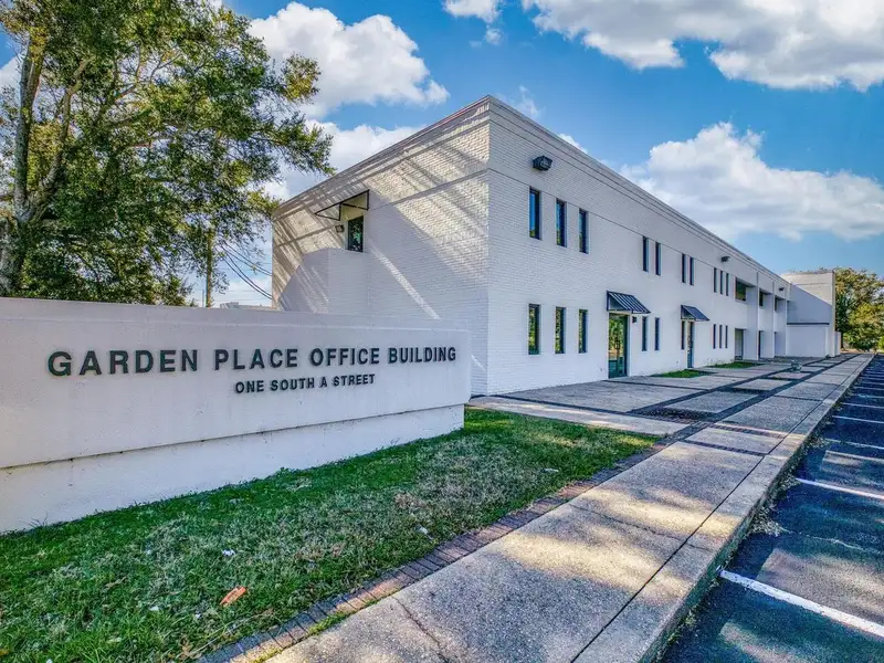 Downtown Pensacola Multi-tenant Office Building with 15,000 Sq Ft of Versatile Space