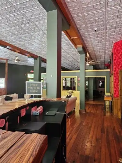 Commercially Zoned 15-suite Overnight Rental Property in Eureka Springs