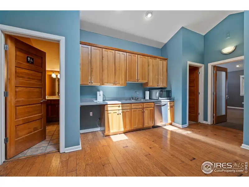 Bright Second-story Office Condo with Mountain Views in Niwot, Colorado