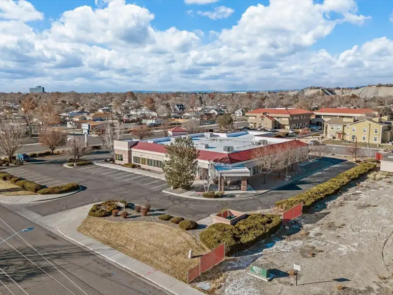 Free-standing 12,360 Sq. Ft. Commercial Building in High-traffic Location