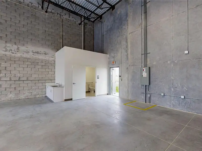 New 2,640 Sq. Ft. Warehouse in Homestead, Fl - Ideal for Storage and Business Operations