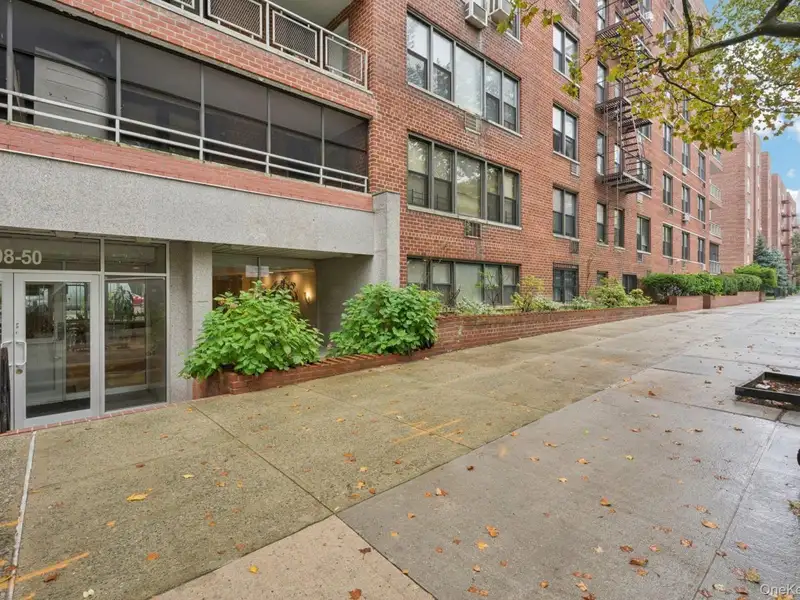 First Floor Office Unit in Forest Hills Co-op with Five Private Offices