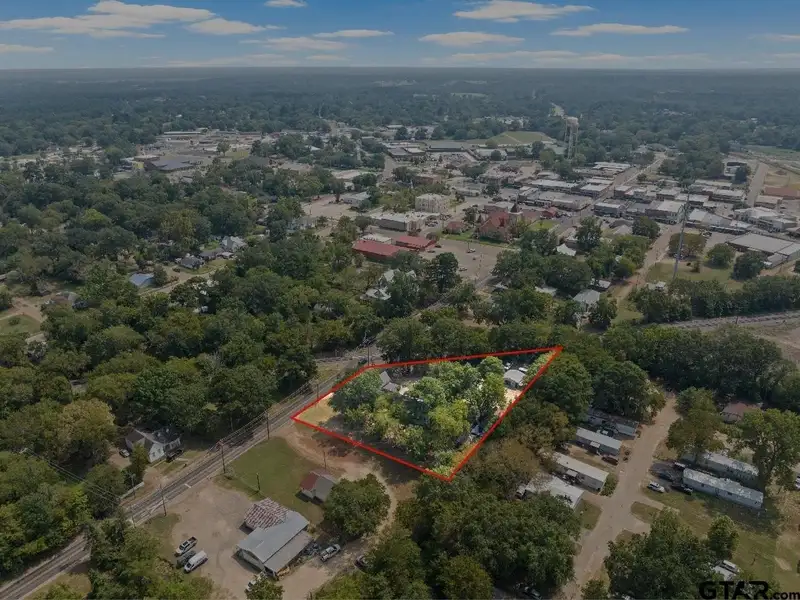 Historic Downtown Pittsburg Bed and Breakfast with 6 Ensuites and Unique Train Car Suite