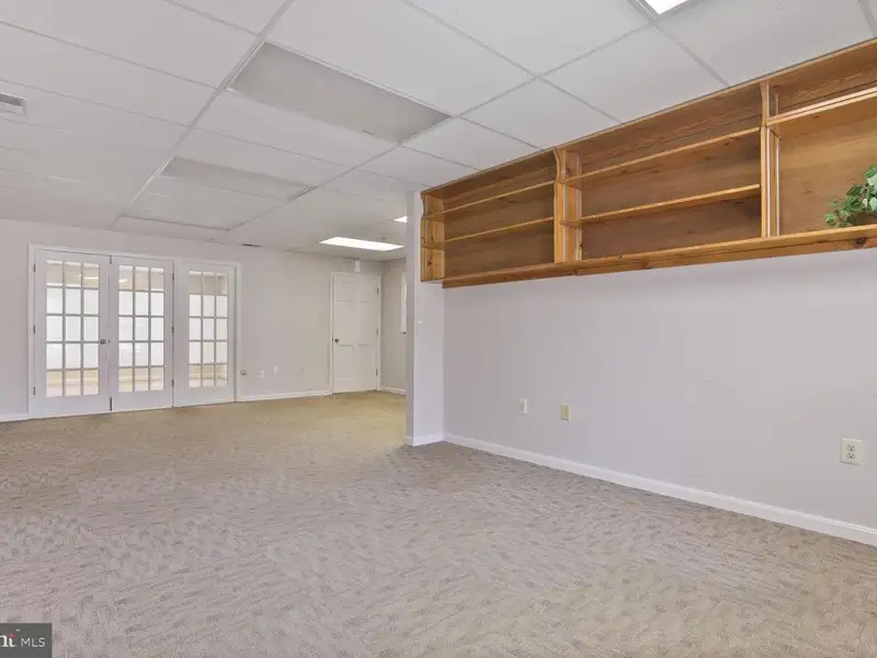 First-floor Commercial Office Suite in Desirable Ellicott City Location