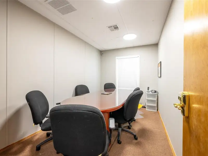 Professional Office Space for Lease in High-traffic Orlando Corridor with Ample Parking
