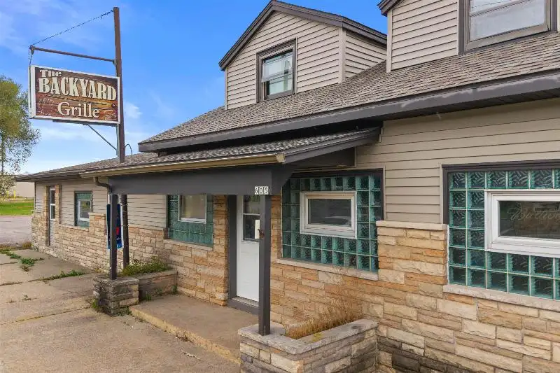 Established Bar and Restaurant with Living Quarters in Stevens Point Area