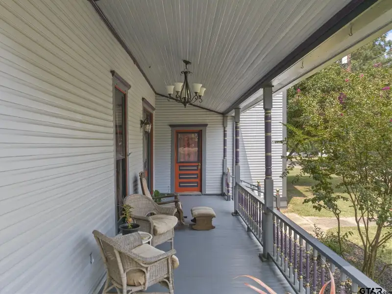 Historic Downtown Pittsburg Bed and Breakfast with 6 Ensuites and Unique Train Car Suite